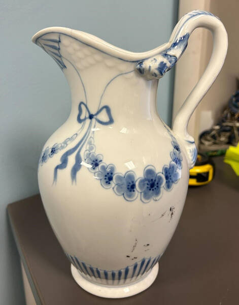 Empire Blue and White 40 Oz Chocolate Pitcher