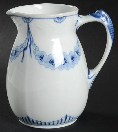Empire Blue and White 24 Oz Pitcher