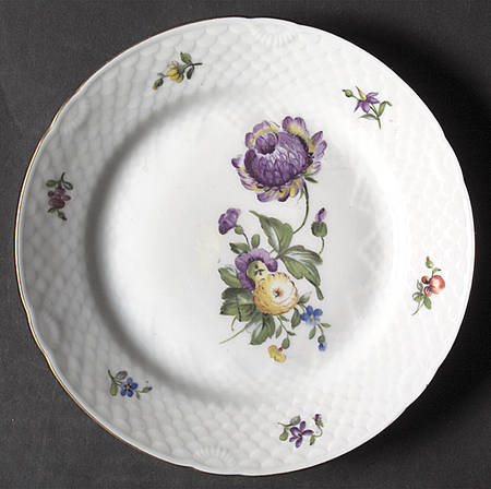 Saxon Flower (White Background) Dessert/Pie Plate