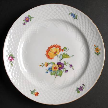 Saxon Flower (White Background) Large Dinner Plate
