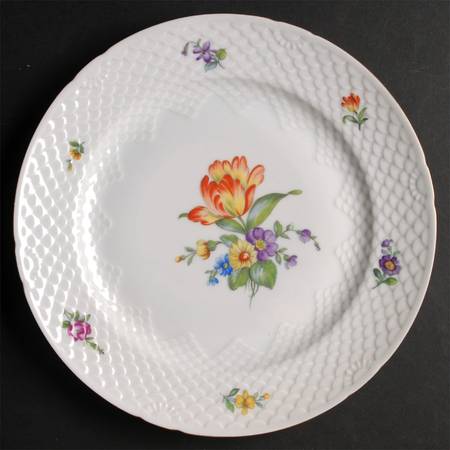 Saxon Flower (White Background) Large Dinner Plate