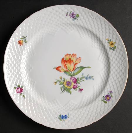 Saxon Flower (White Background) Large Dinner Plate