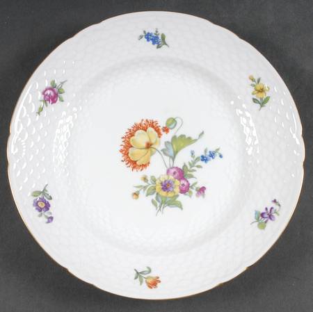 Saxon Flower (White Background) Dinner Plate