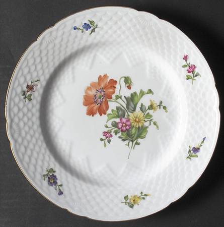 Saxon Flower (White Background) Dinner Plate
