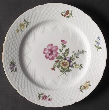 Saxon Flower (White Background) Dinner Plate