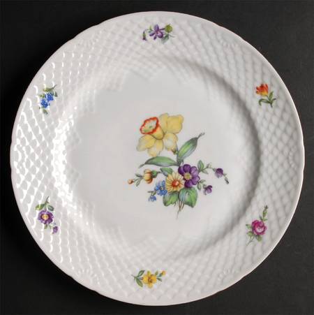 Saxon Flower (White Background) Large Dinner Plate