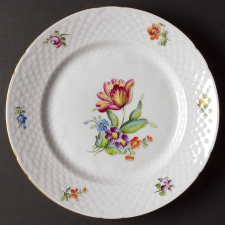 Saxon Flower (White Background) Luncheon Plate