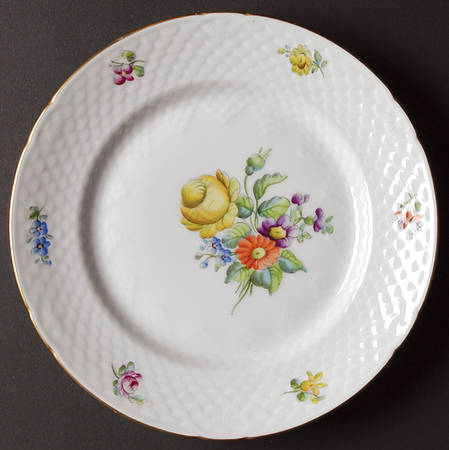 Saxon Flower (White Background) Luncheon Plate
