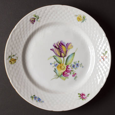 Saxon Flower (White Background) Luncheon Plate