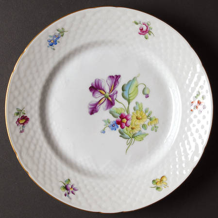 Saxon Flower (White Background) Luncheon Plate