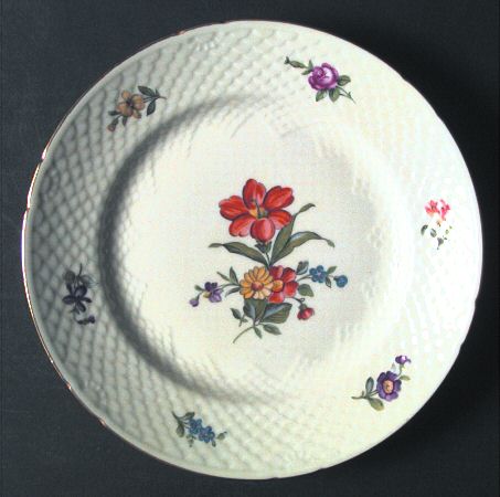 Saxon Flower (Cream Background) Luncheon Plate