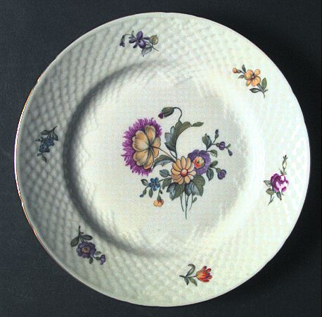 Saxon Flower (Cream Background) Luncheon Plate