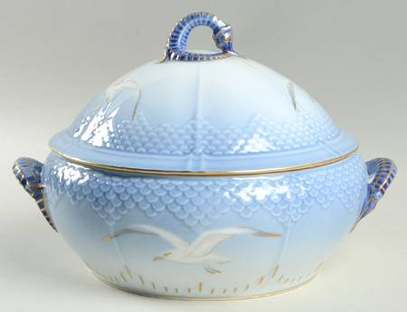 Seagull Round Covered Vegetable