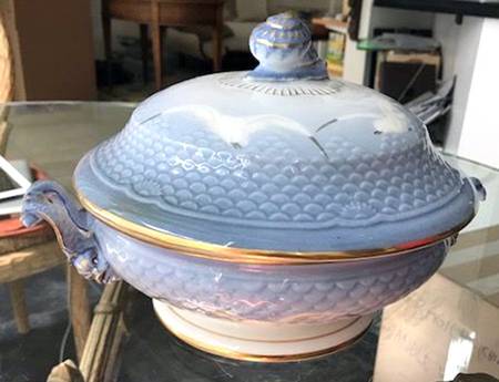 Seagull Round Covered Vegetable
