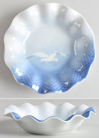 Seagull Large Round Fluted Bowl w/No Gold Trim