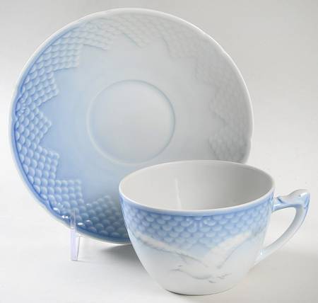 Seagull Oversized Cup & Saucer Set No Gold Trim