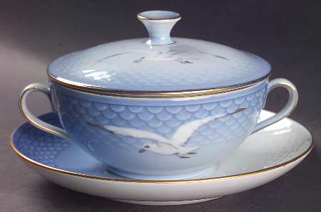 Seagull Cream Soup Bowl & Saucer Set with Lid by Bing & Grondahl