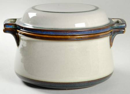 Tema 2 Qt Round Covered Casserole