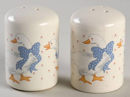 Aunt Rhody Salt & Pepper Set