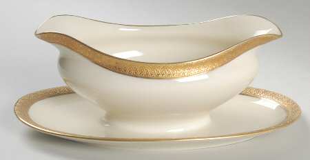Aida Gravy Boat with Attached Underplate