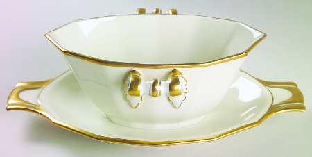 BLK13 Gravy Boat with Attached Underplate