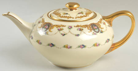 BLK18 Teapot & Lid