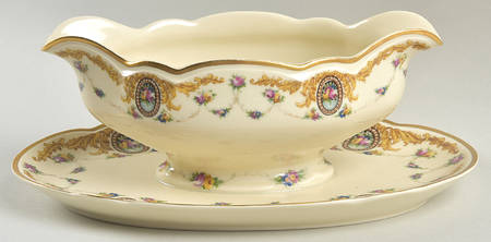 BLK18 Gravy Boat with Attached Underplate