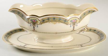BLK3 Gravy Boat with Attached Underplate