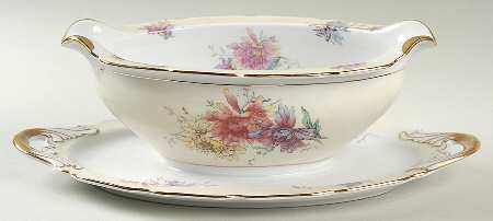 Conchita Gravy Boat with Attached Underplate