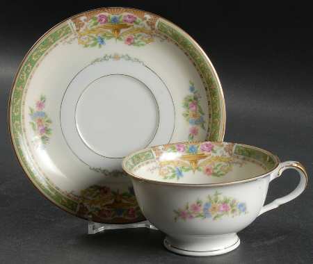 Gloria (Smooth) Footed Cup & Saucer Set