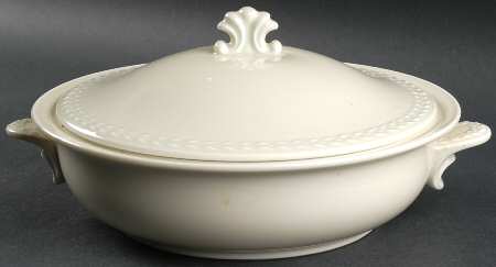 Laurel Round Covered Vegetable