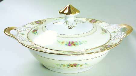 Patricia Brown Round Covered Vegetable