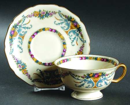 Rechere Footed Cup & Saucer Set