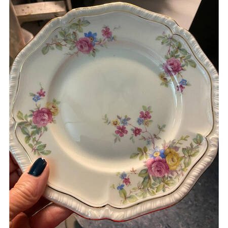 Rosari (Scalloped, Floral Bouquet) Salad Plate