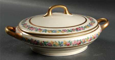 Rosemarie Round Covered Vegetable