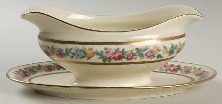Rosemarie Gravy Boat with Attached Underplate