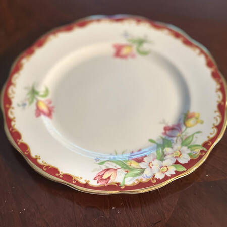 Narcissus (Maroon) Salad Plate