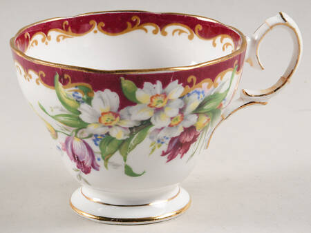 Narcissus (Maroon) Footed Cup