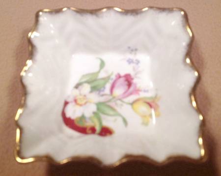 Narcissus (Maroon) Square Ashtray