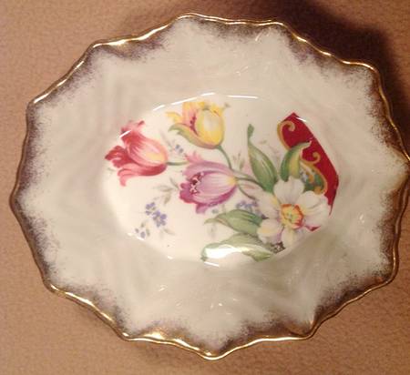 Narcissus (Maroon) 4" Oval Ashtray