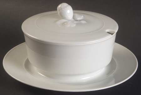 Chateau Blanc Gravy Boat w/Attached Underplate & Lid