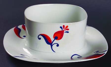 Flower Gravy Boat with Attached Underplate