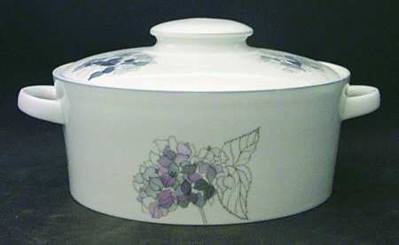 Hydrangea 2.75 Qt Round Covered Casserole