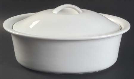 Lisboa White 2.5 Quart Oval Covered Casserole