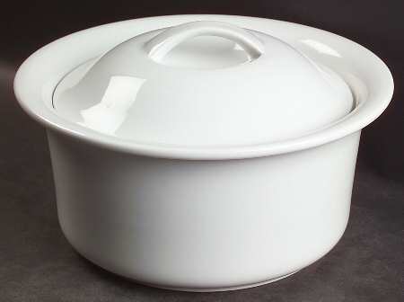 Lisboa White 2 Qt Round Covered Casserole