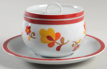 Paprika Gravy Boat w/Attached Underplate & Lid