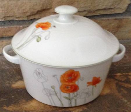 Poppy Round Covered Vegetable