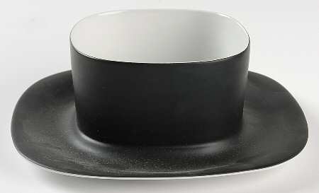 Transition Black Gravy Boat with Attached Underplate