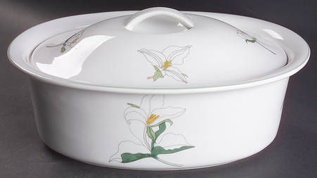 Trillium 2.5 Quart Oval Covered Casserole