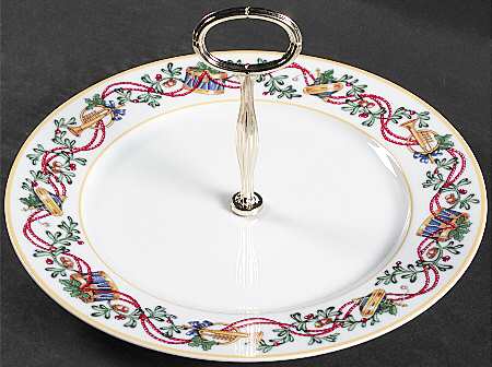 Whimsy Christmas Round Serving Plate with Center Handle (Dp) Hc